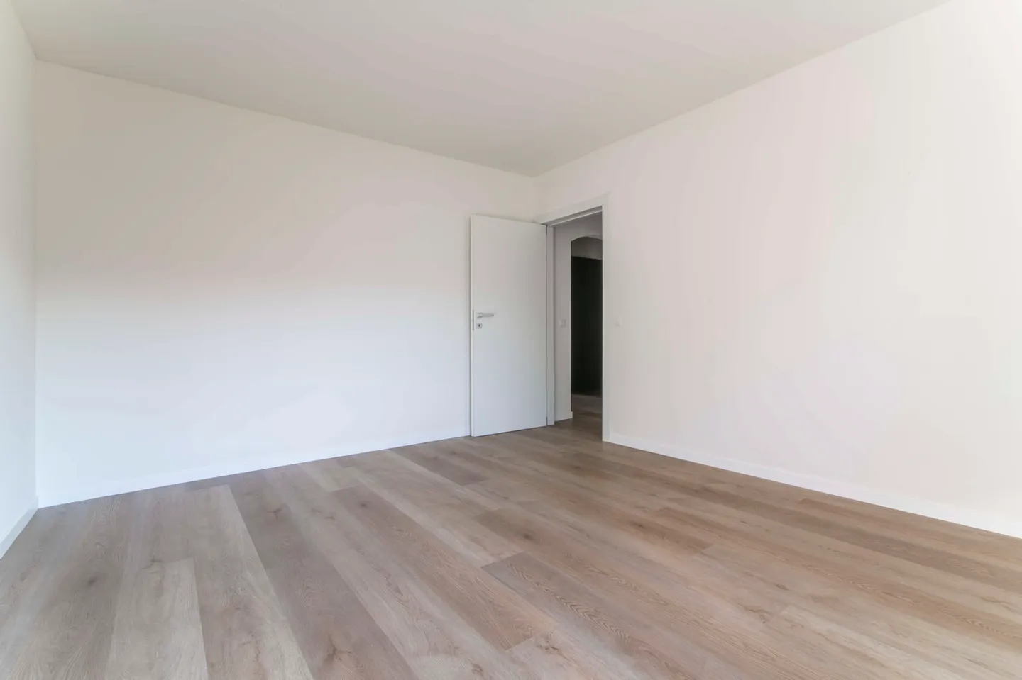 Appartement exclusif de 3,5 pièces à Breganzona, rénové avec des équipements de haute qualité - Photo 8 sur 11