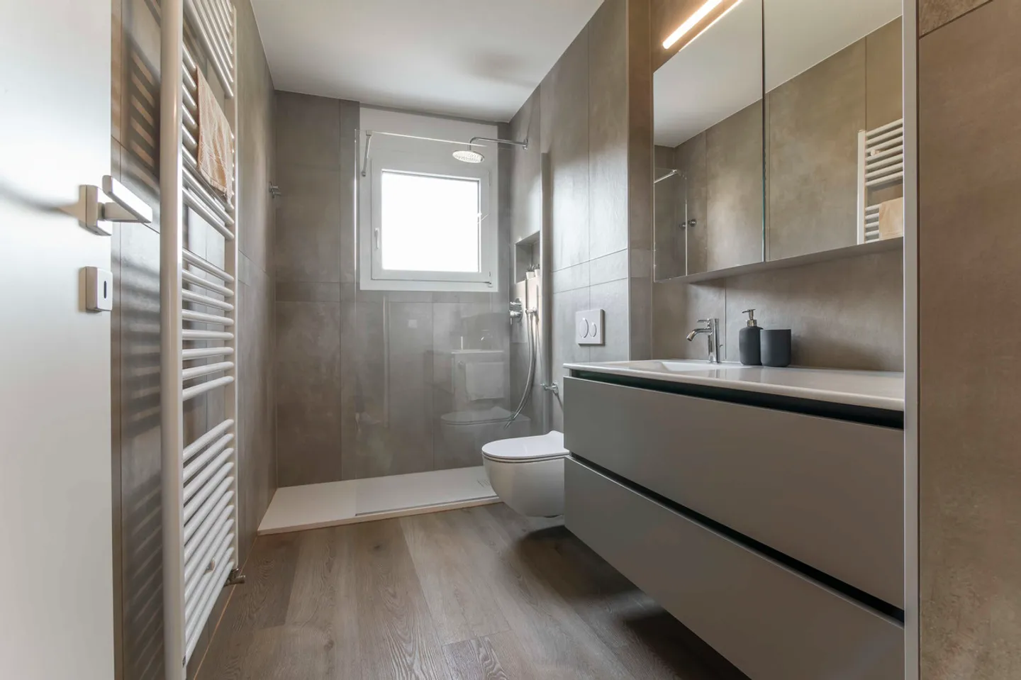 Appartement exclusif de 3,5 pièces à Breganzona, rénové avec des équipements de haute qualité - Photo 10 sur 11