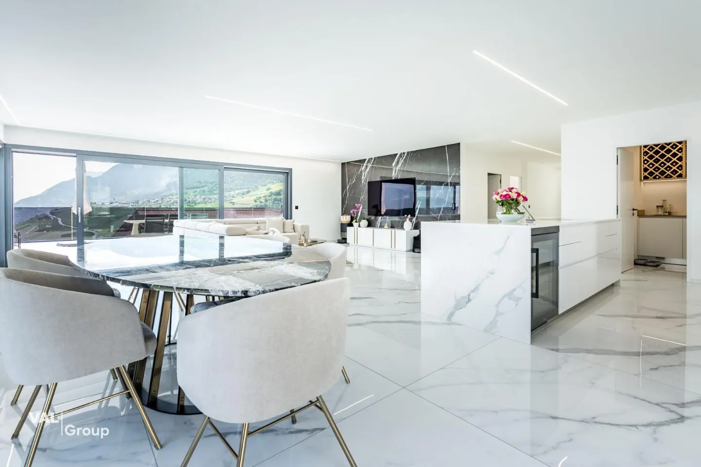Prestigious villa in Savièse overlooking the Rhône Valley - Photo 3 of 13