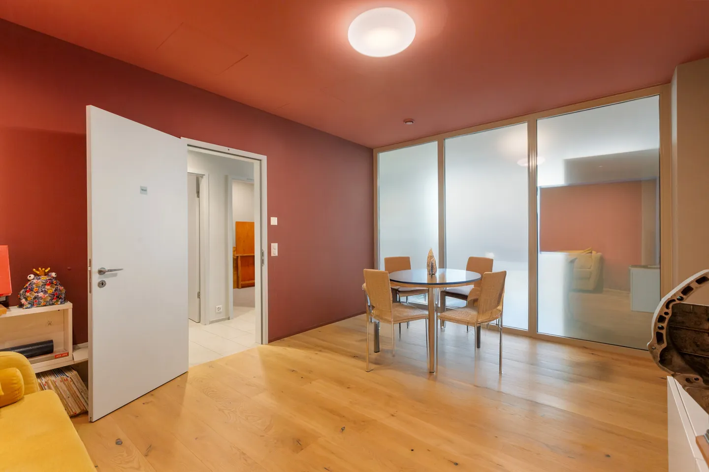 Unique Opportunity: Generous Commercial Space in the Heart of Wiedikon - Photo 11 of 25