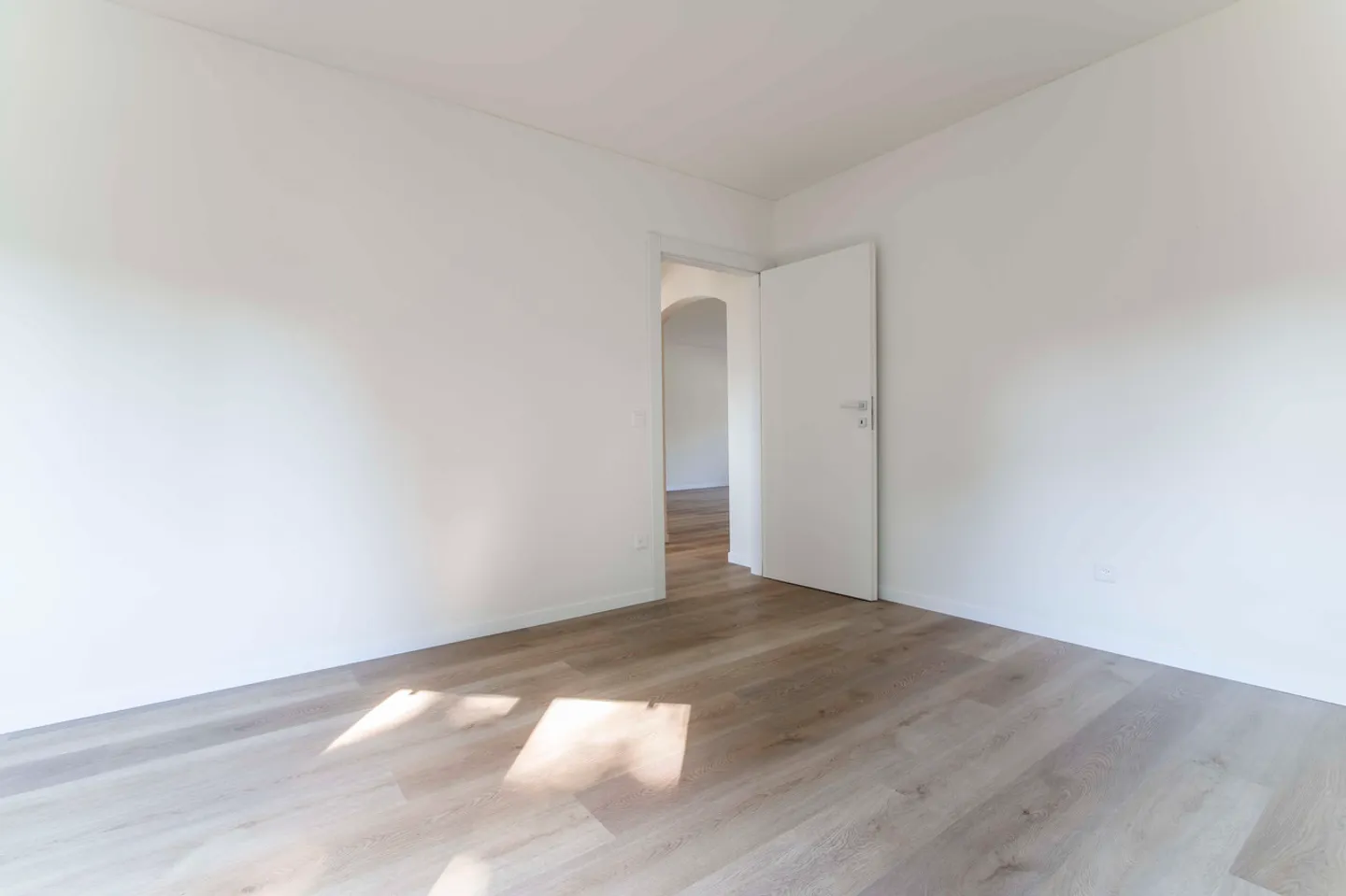 Appartement exclusif de 3,5 pièces à Breganzona, rénové avec des équipements de haute qualité - Photo 6 sur 11