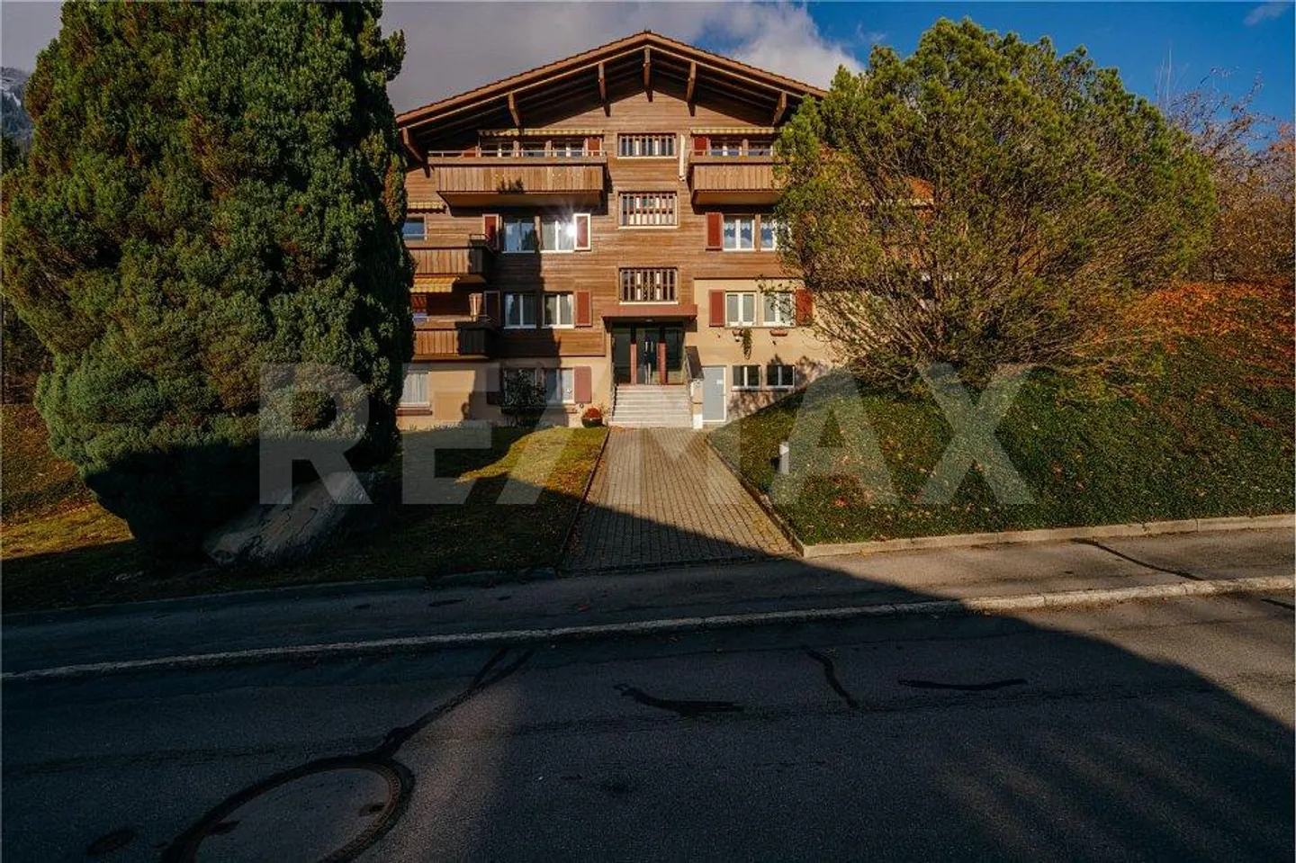 Appartement sous les combles de 2,5 pièces avec vue sur le lac - pour résidence principale ou location à long terme - Photo 2 sur 13