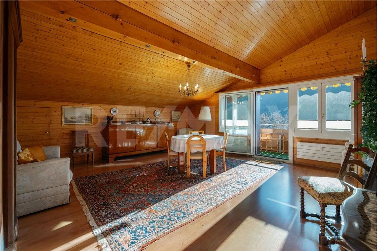 Appartement sous les combles de 2,5 pièces avec vue sur le lac - pour résidence principale ou location à long terme - Photo 3 sur 13