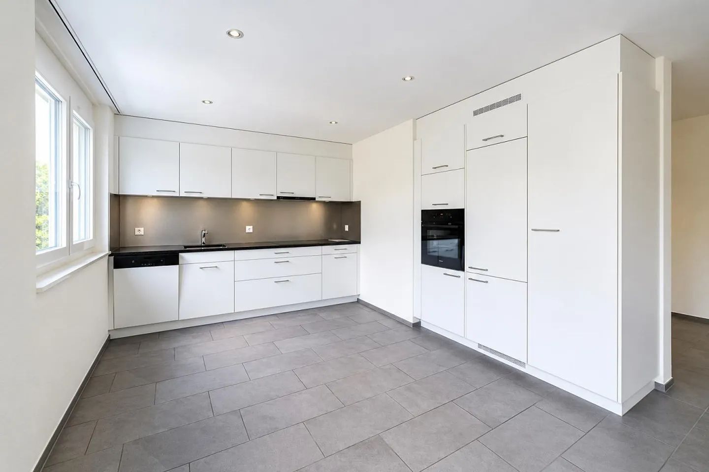 Idéal pour les familles ou la colocation | Appartement moderne de 4,5 pièces | 2 salles de bain - Photo 3 sur 20