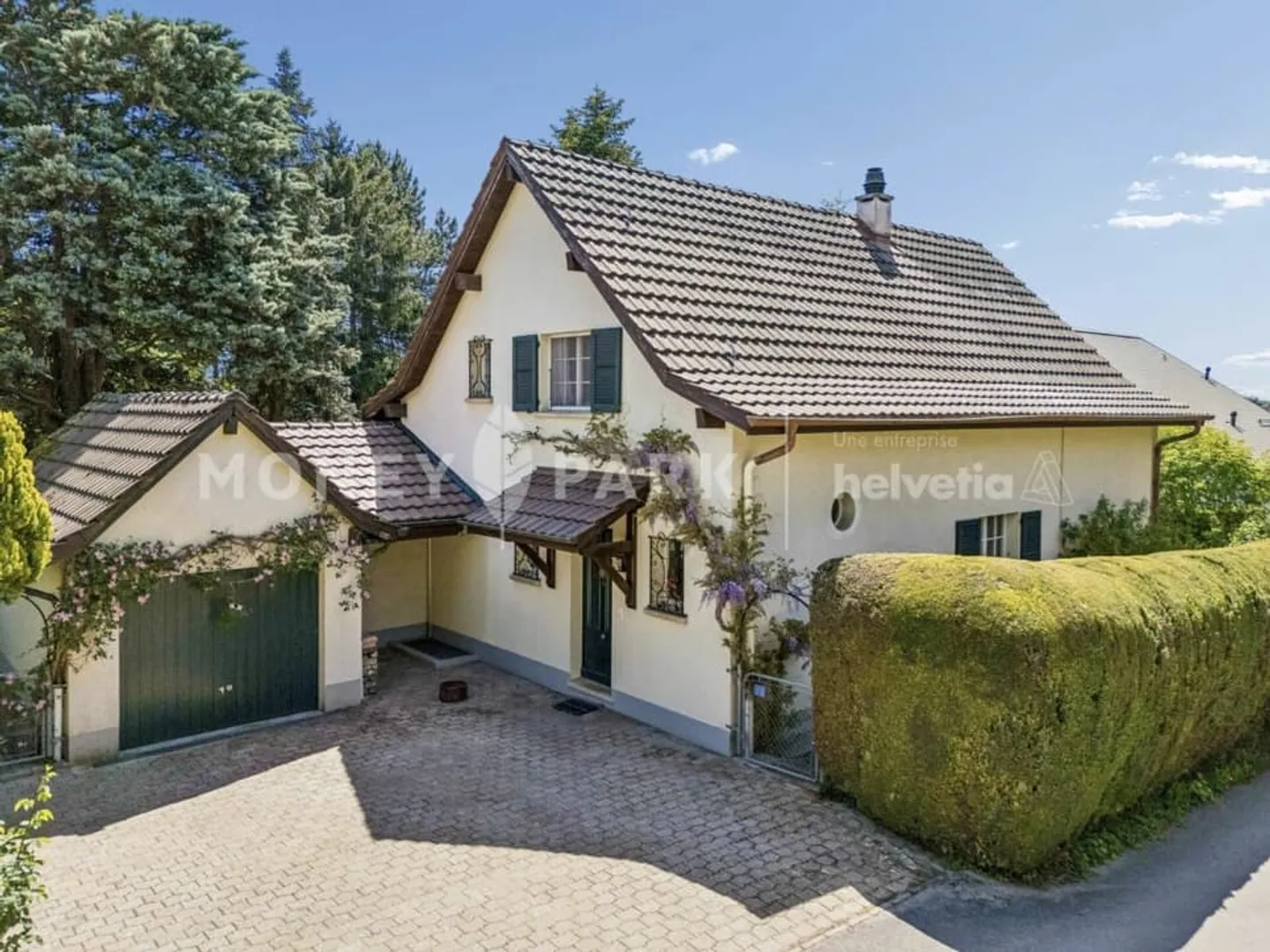 Exclusive: Magnificent individual villa with large garden - Photo 1 of 6
