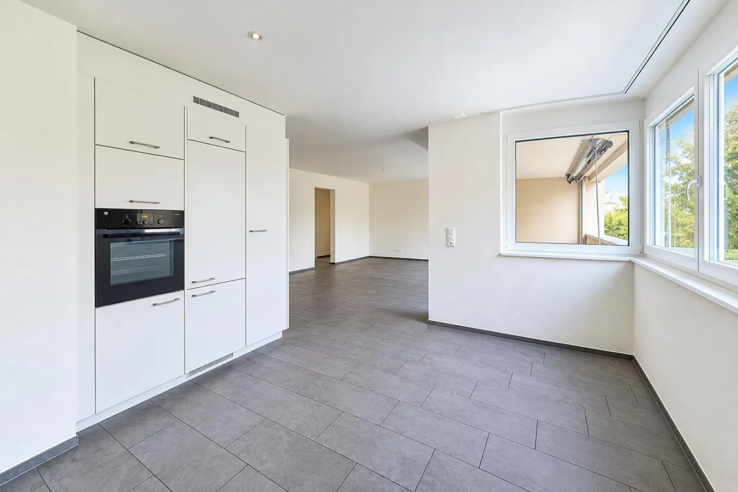 Idéal pour les familles ou la colocation | Appartement moderne de 4,5 pièces | 2 salles de bain - Photo 5 sur 20