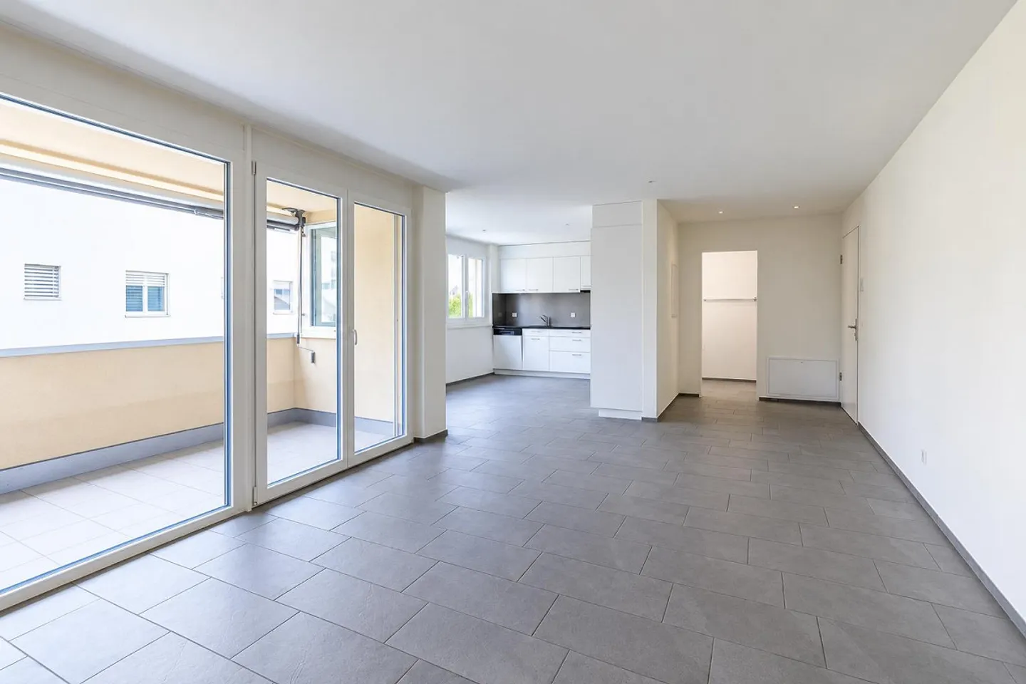 Idéal pour les familles ou la colocation | Appartement moderne de 4,5 pièces | 2 salles de bain - Photo 6 sur 20