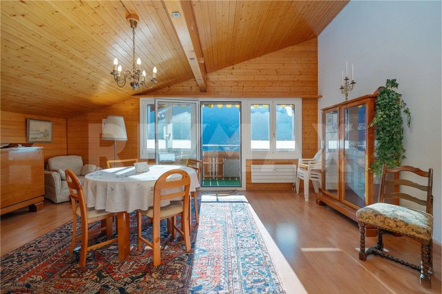 Appartement sous les combles de 2,5 pièces avec vue sur le lac - pour résidence principale ou location à long terme - Photo 4 sur 13