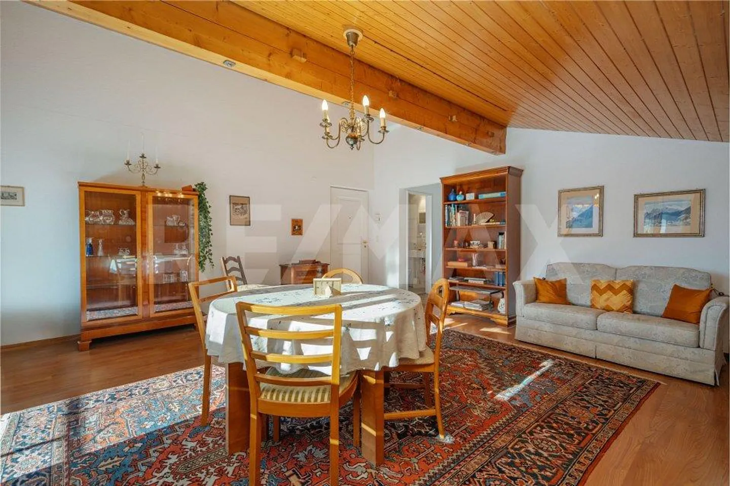 Appartement sous les combles de 2,5 pièces avec vue sur le lac - pour résidence principale ou location à long terme - Photo 5 sur 13