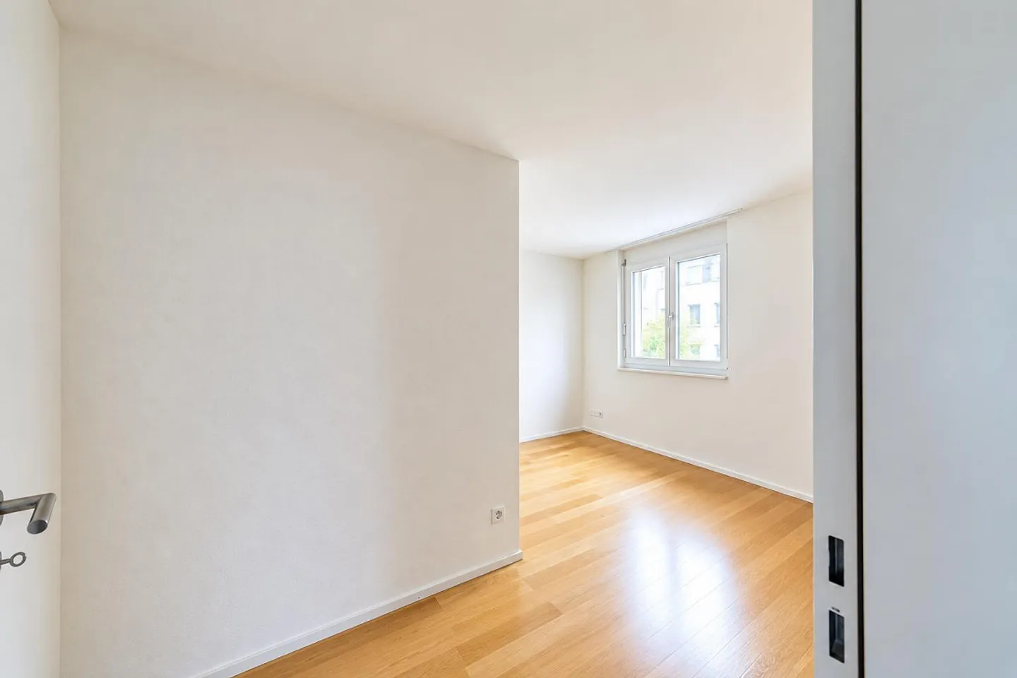 Idéal pour les familles ou la colocation | Appartement moderne de 4,5 pièces | 2 salles de bain - Photo 8 sur 20