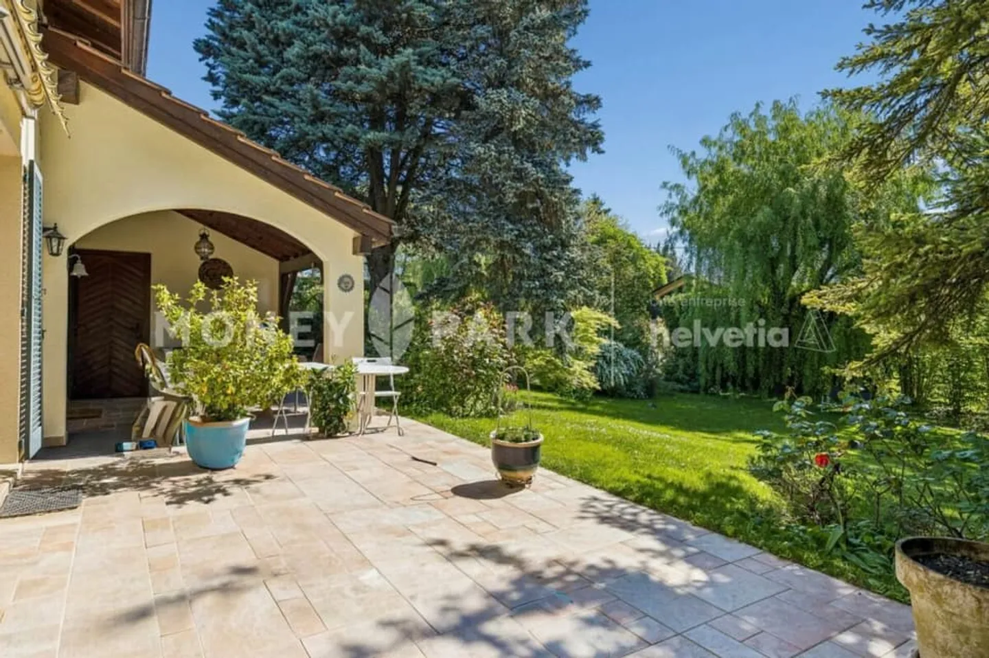 Exclusive: Magnificent individual villa with large garden - Photo 5 of 6
