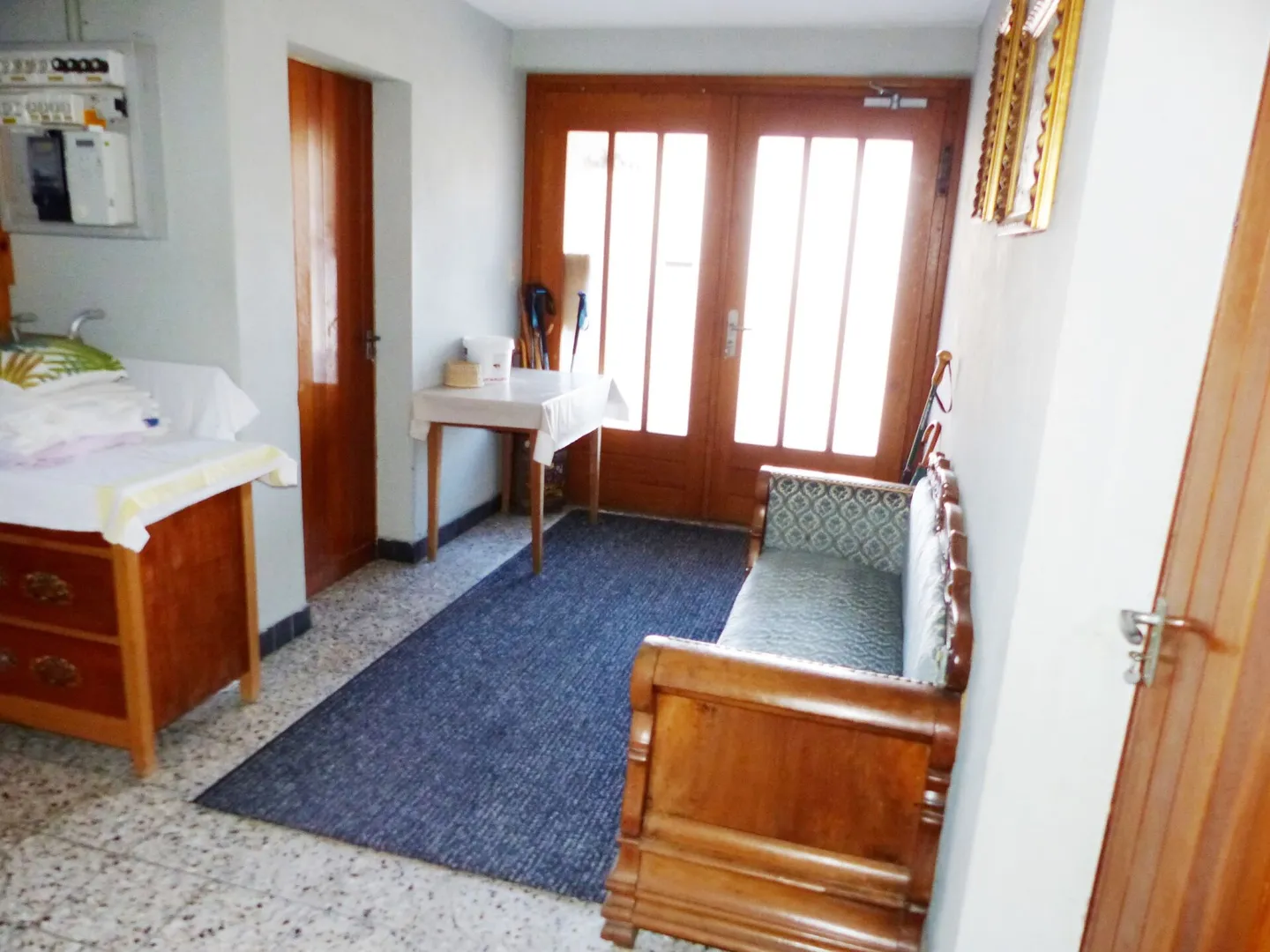 Large 9-room single-family house with great potential in a dream location - Photo 2 of 16