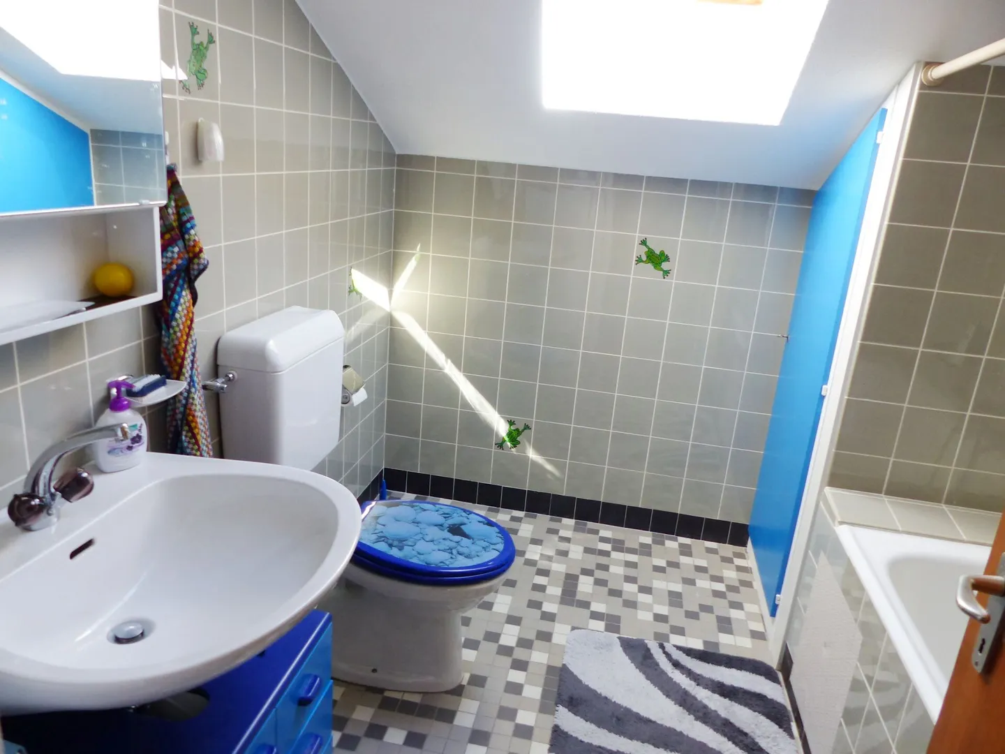 Large 9-room single-family house with great potential in a dream location - Photo 10 of 16