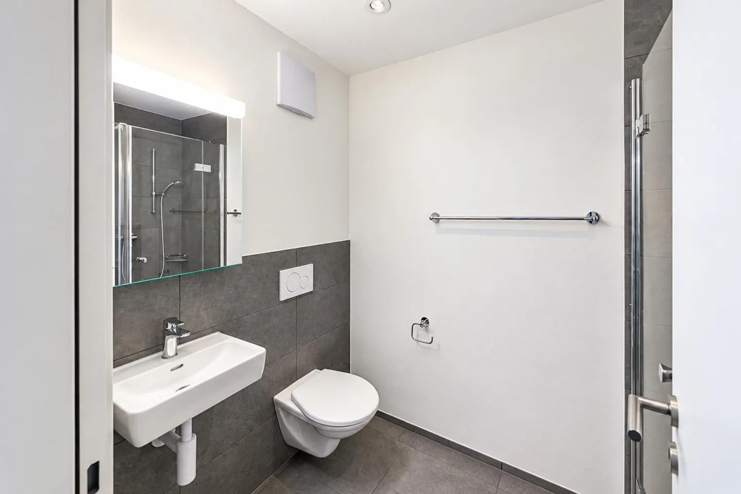 Idéal pour les familles ou la colocation | Appartement moderne de 4,5 pièces | 2 salles de bain - Photo 18 sur 20
