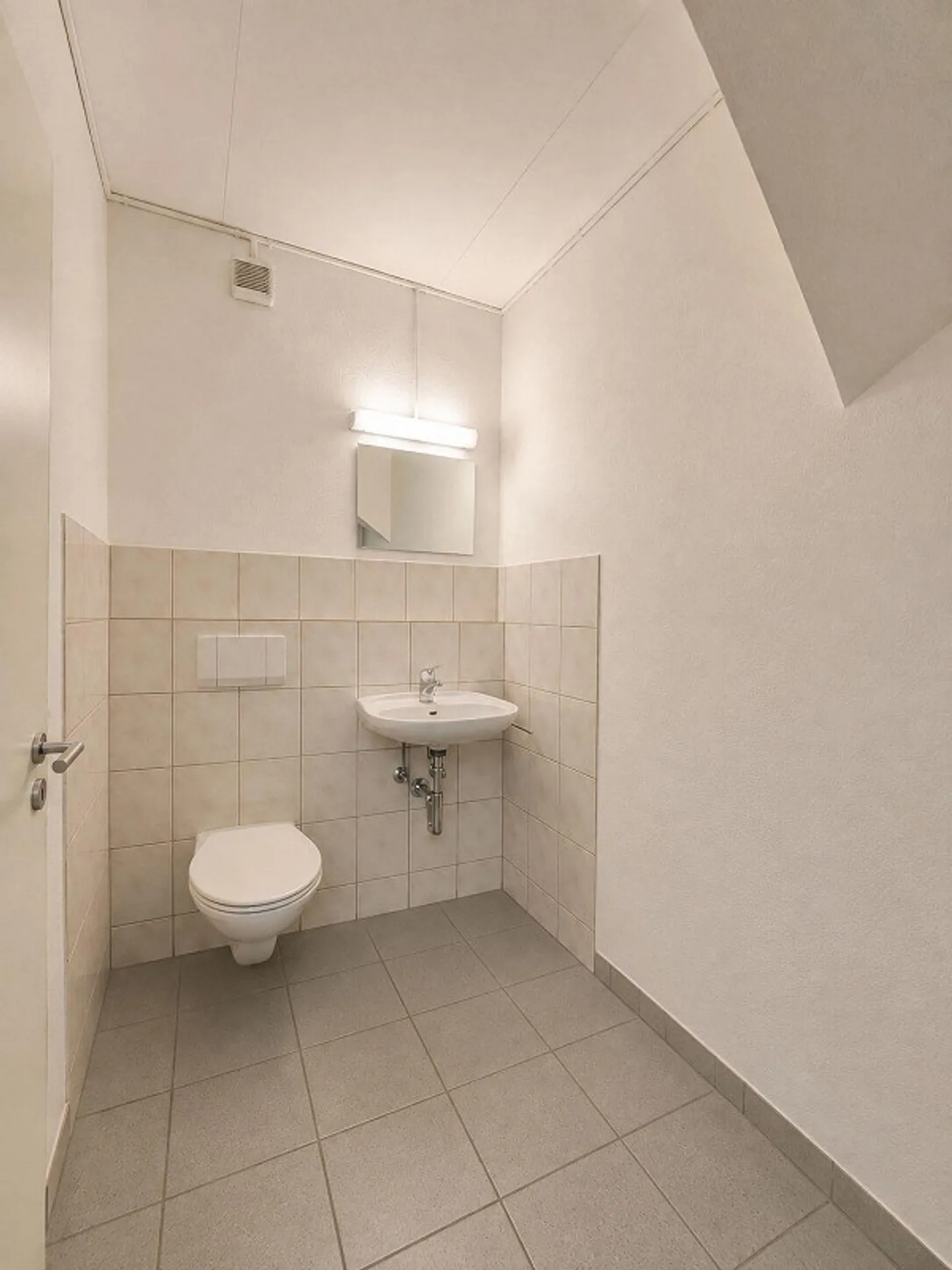 Attractive Sales and Commercial Space on Two Levels in Schaffhausen - Photo 5 of 10