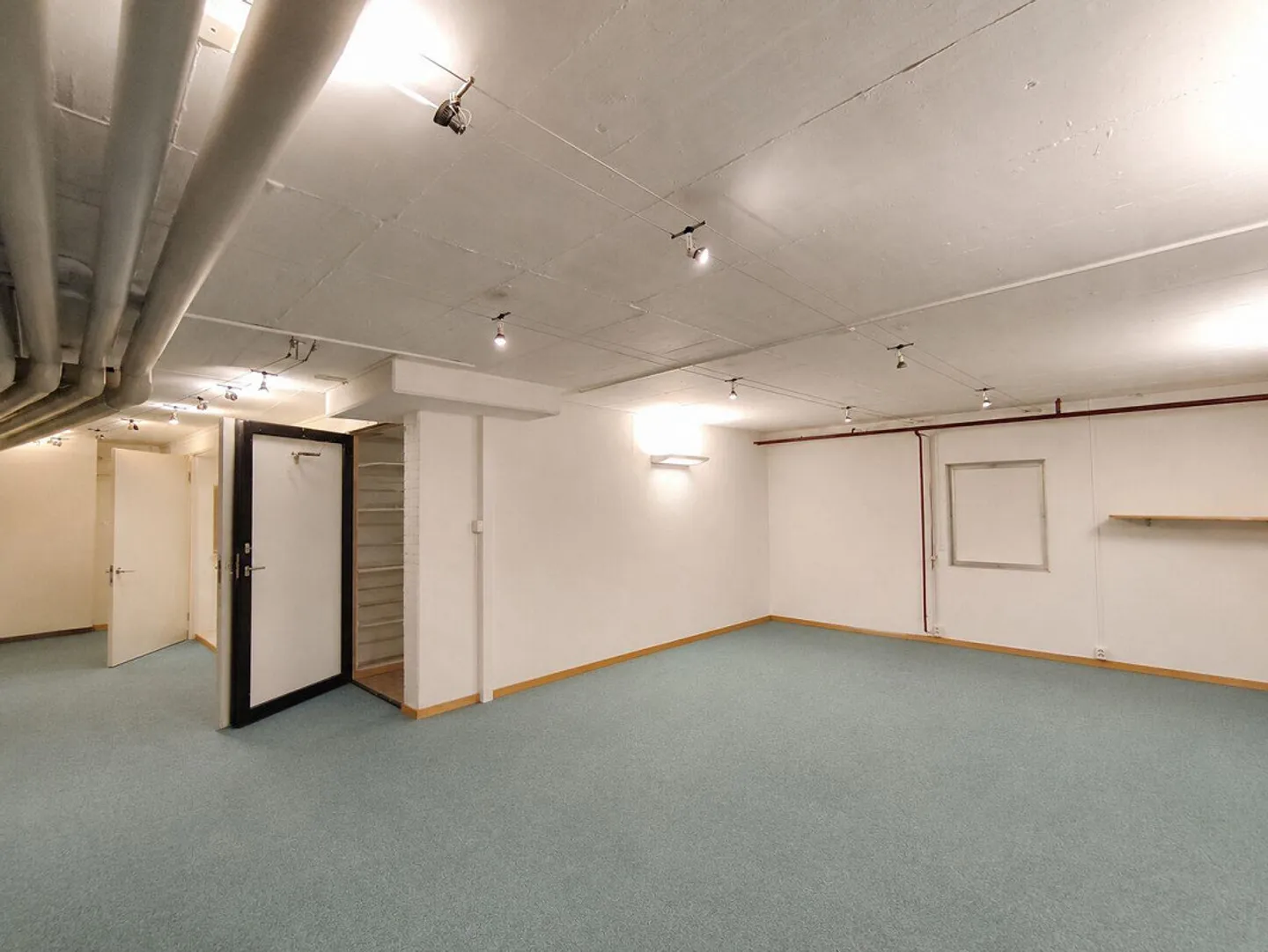 Attractive Sales and Commercial Space on Two Levels in Schaffhausen - Photo 8 of 10