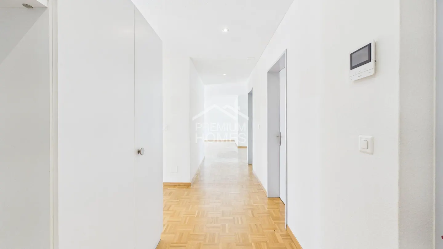Charming Apartment with Terrace - Photo 5 of 11
