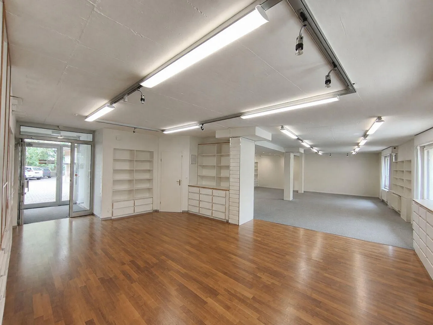 Attractive Sales and Commercial Space on Two Levels in Schaffhausen - Photo 3 of 10