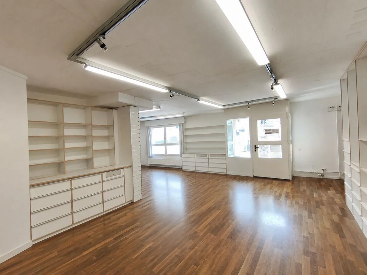 Attractive Sales and Commercial Space on Two Levels in Schaffhausen - Photo 4 of 10