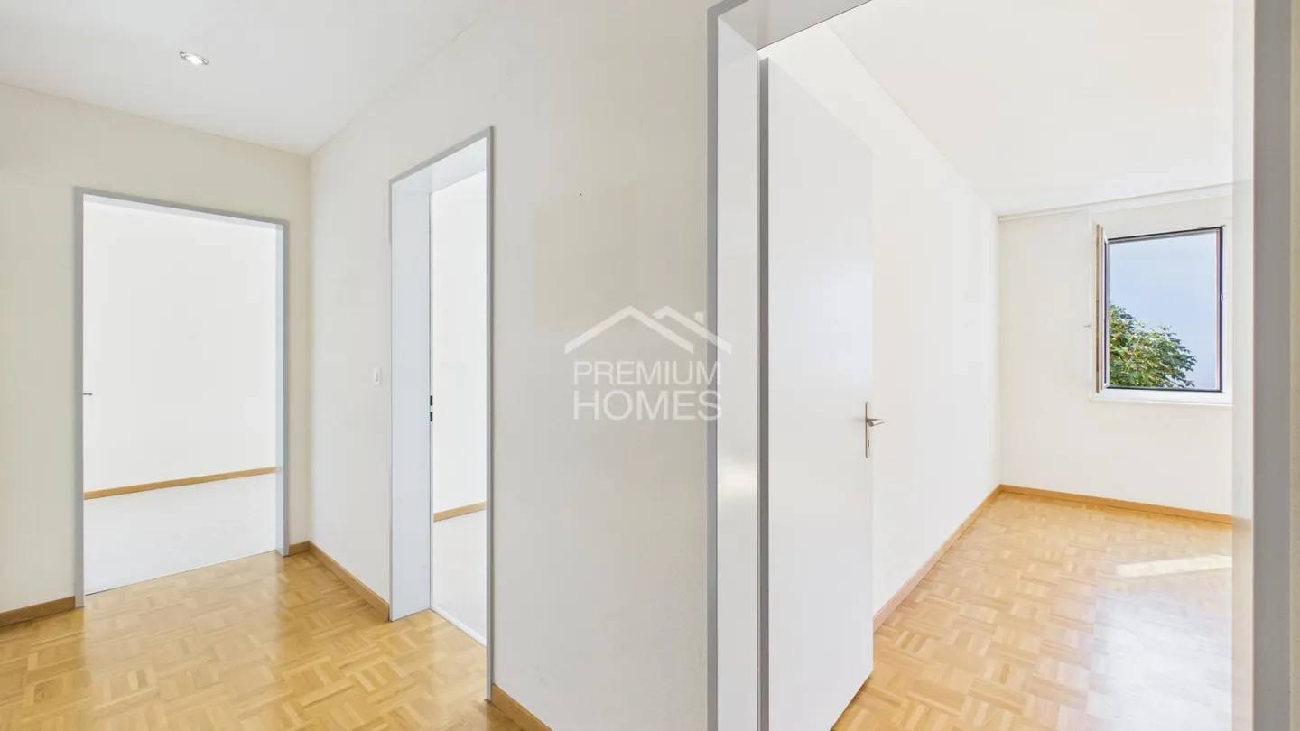 Charming Apartment with Terrace - Photo 6 of 11