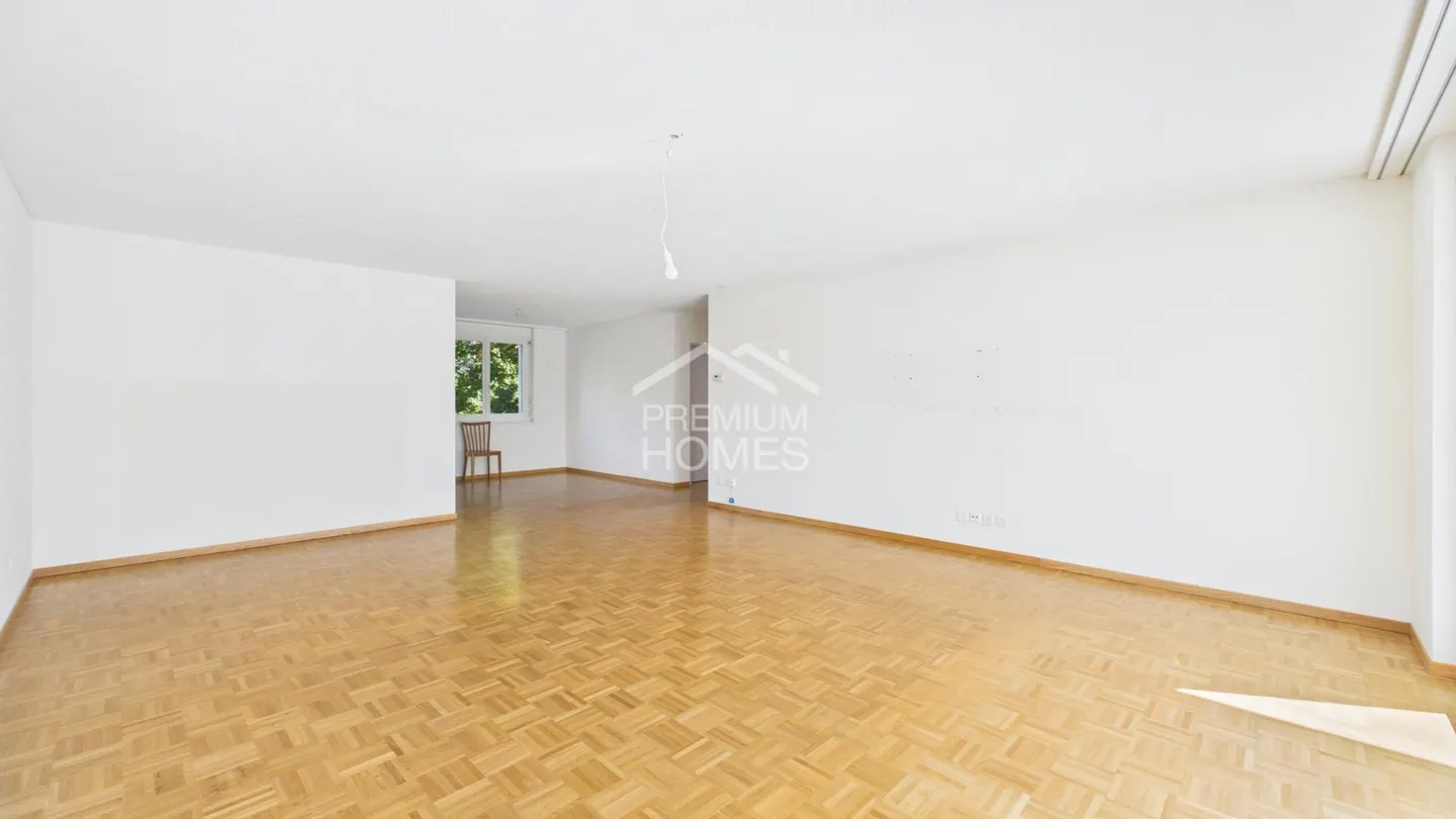Charming Apartment with Terrace - Photo 8 of 11