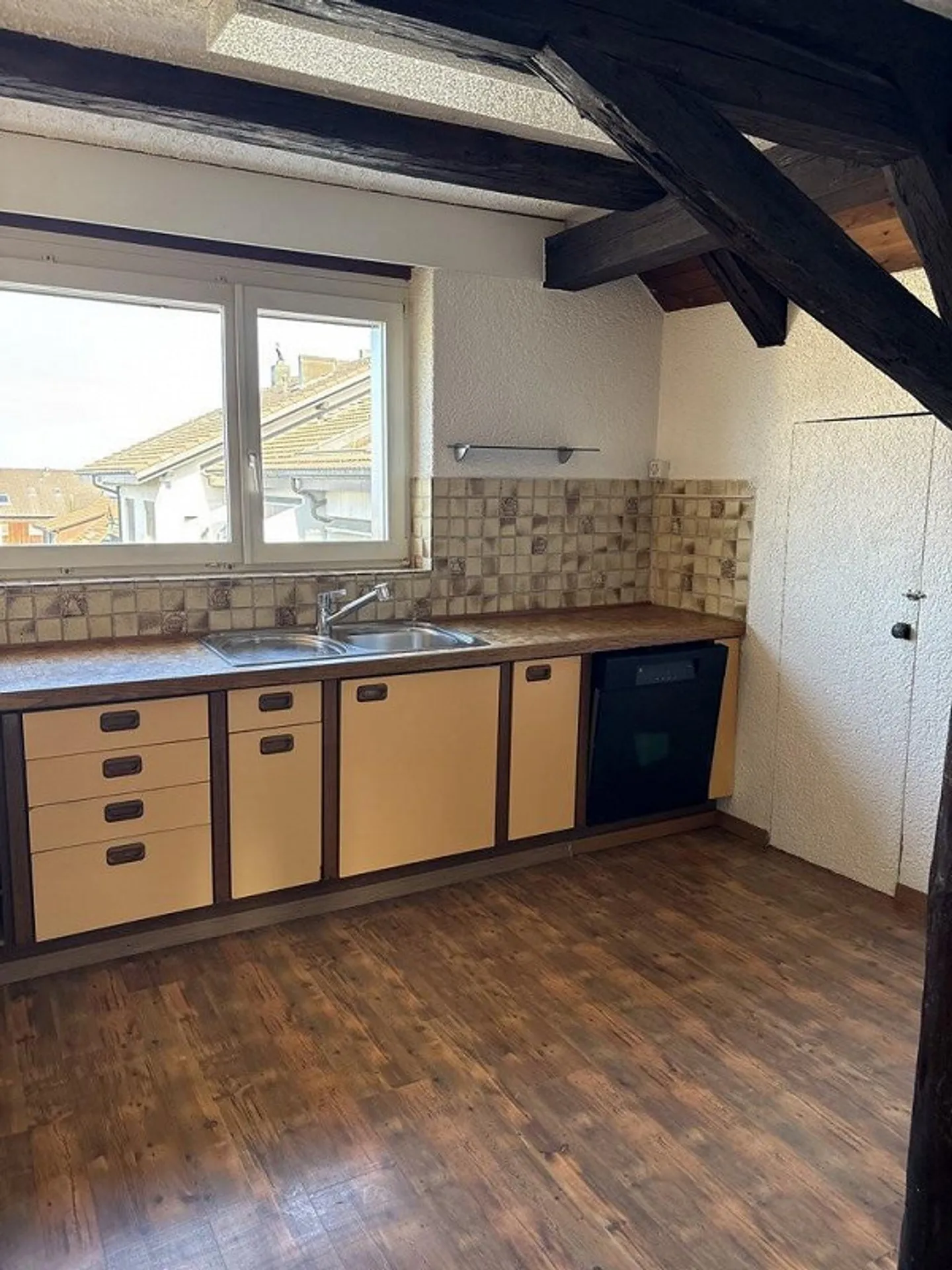 Charming Apartment with Garden - Photo 3 of 11