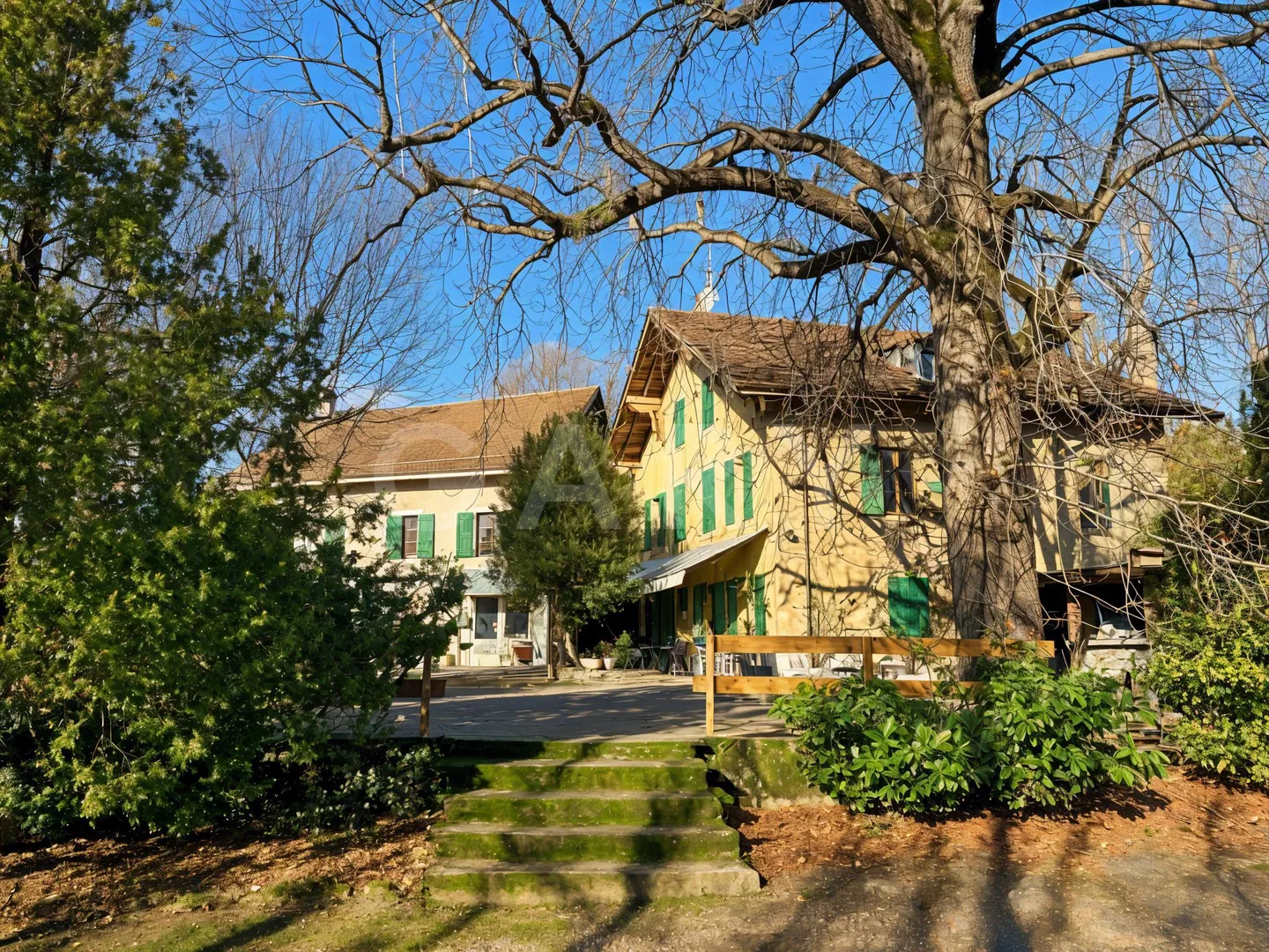 Magnificent old farmhouse - Photo 3 of 9