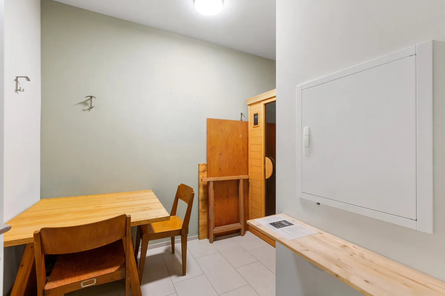 Unique Opportunity: Generous Commercial Space in the Heart of Wiedikon - Photo 13 of 25