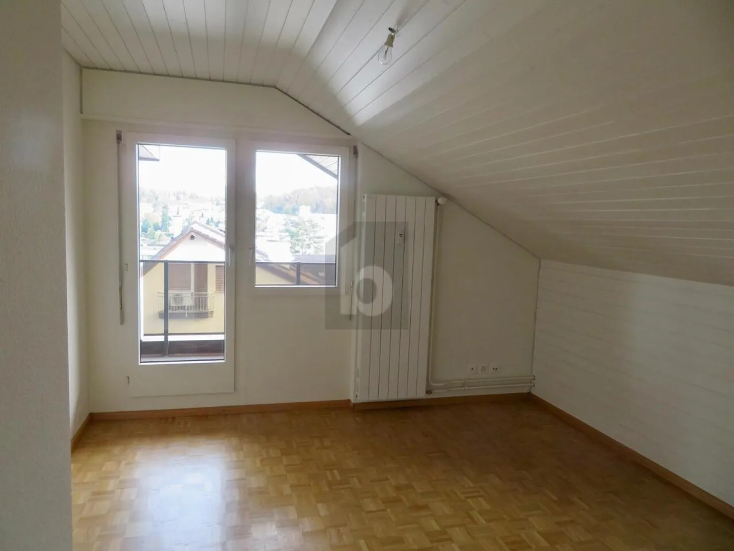 CHARMANTE, ZENTRAL GELEGENE WOHNUNG MIT AUSSICHT - Foto 4 von 6