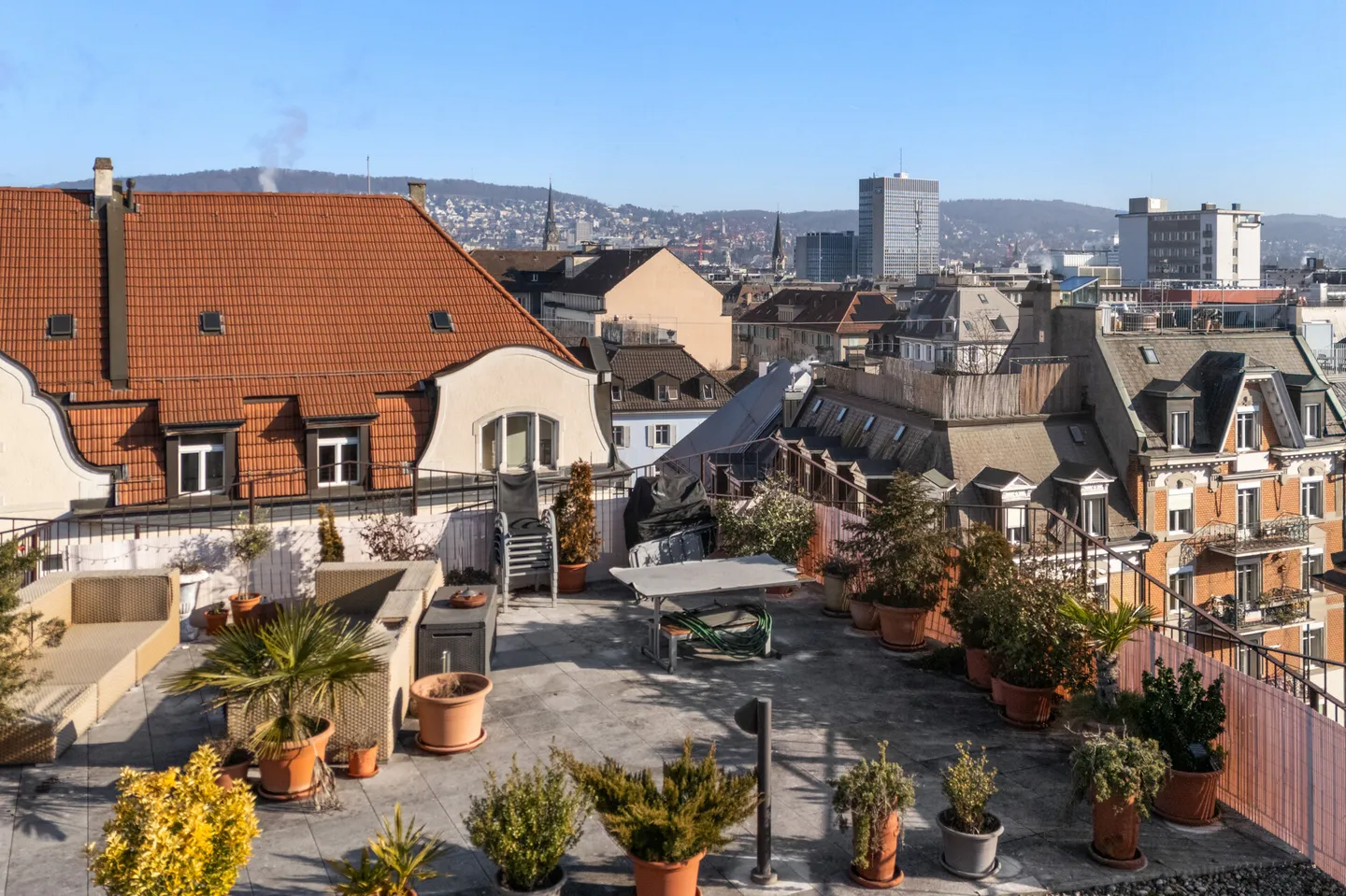 Unique Opportunity: Generous Commercial Space in the Heart of Wiedikon - Photo 22 of 25