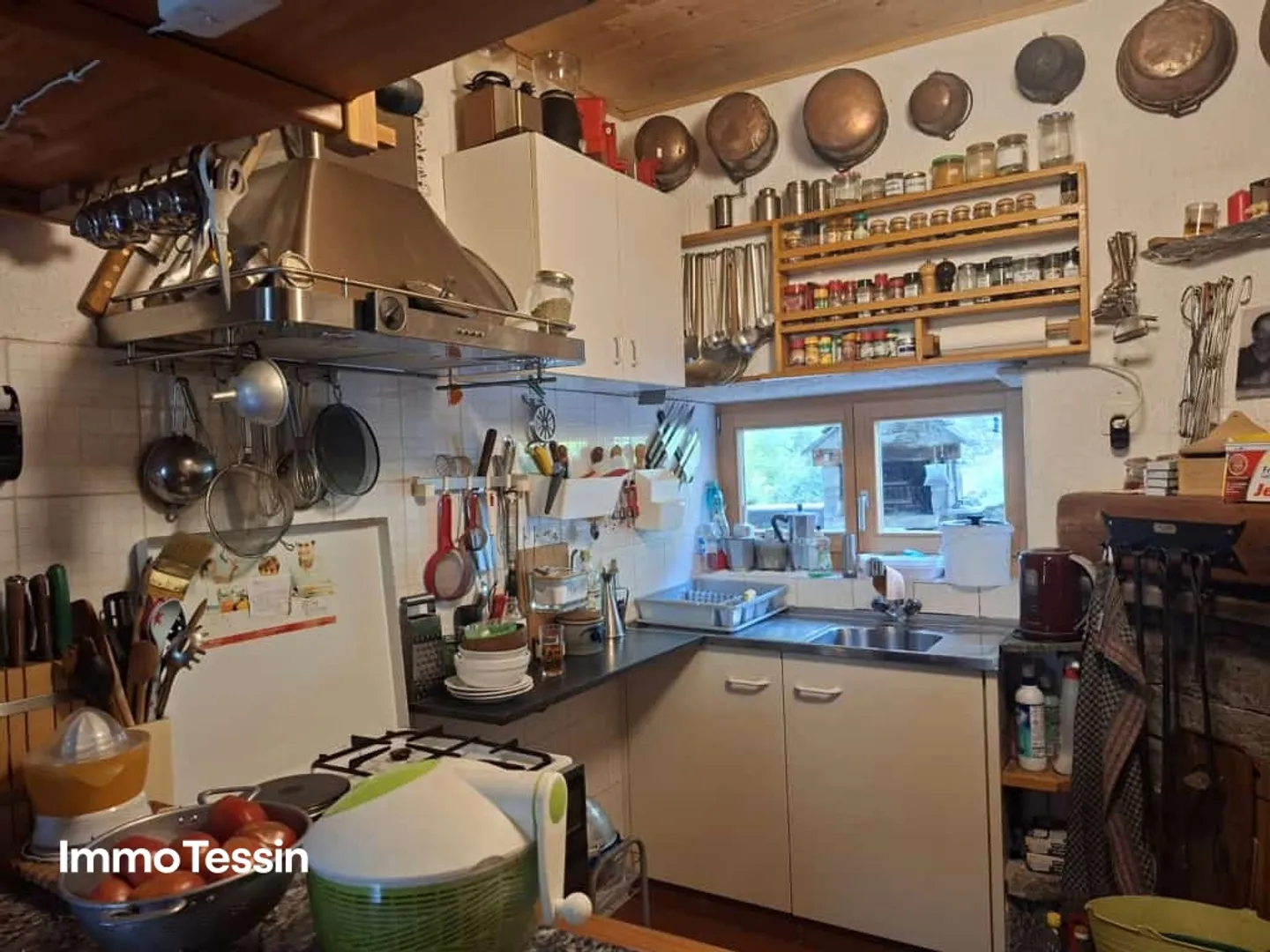 Rarità: Casa Walser originale con molto fascino e spazio in una posizione tranquilla e ben soleggiata con vista sulle montagne - Foto 9 di 13