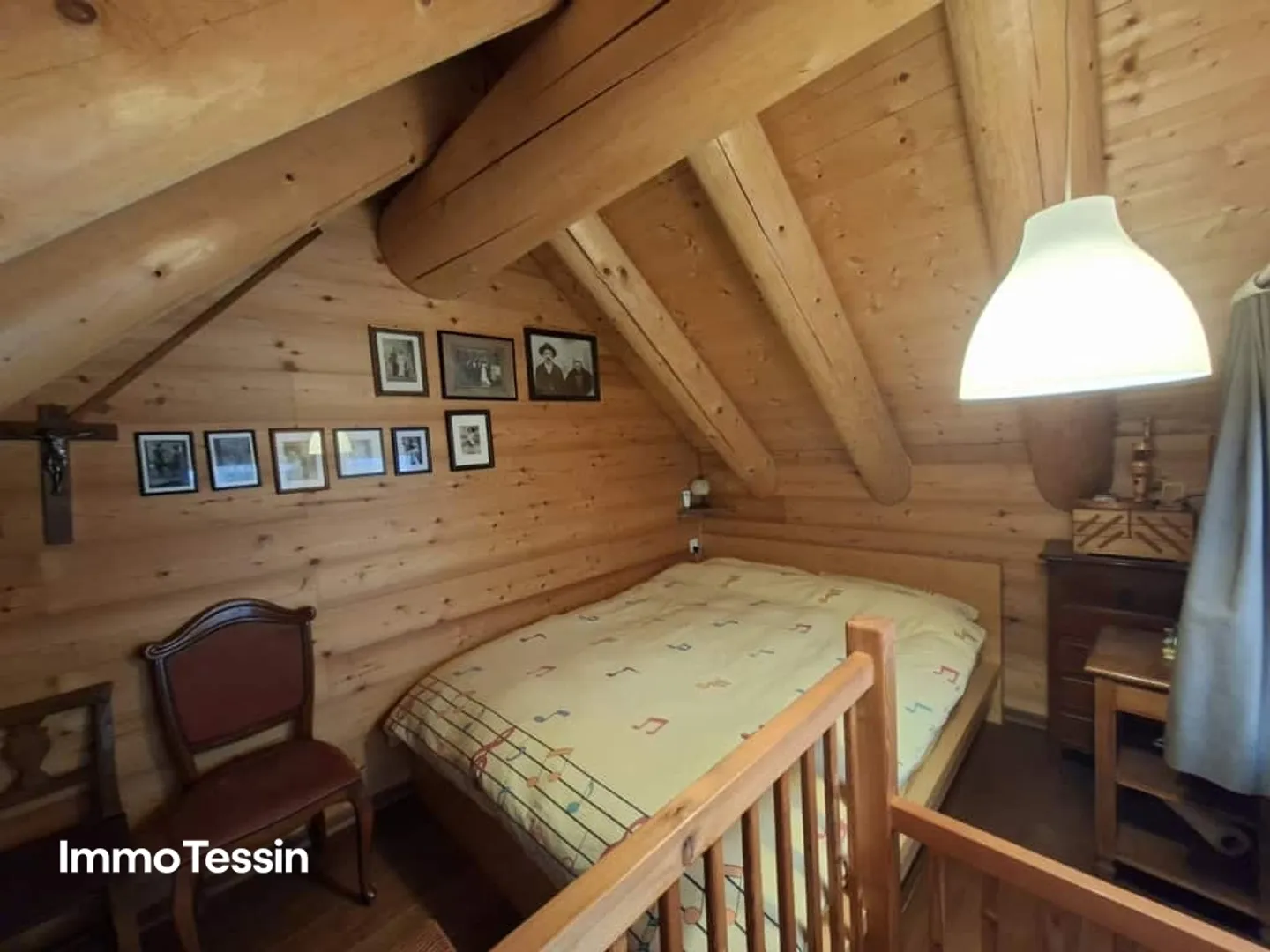Rarità: Casa Walser originale con molto fascino e spazio in una posizione tranquilla e ben soleggiata con vista sulle montagne - Foto 12 di 13