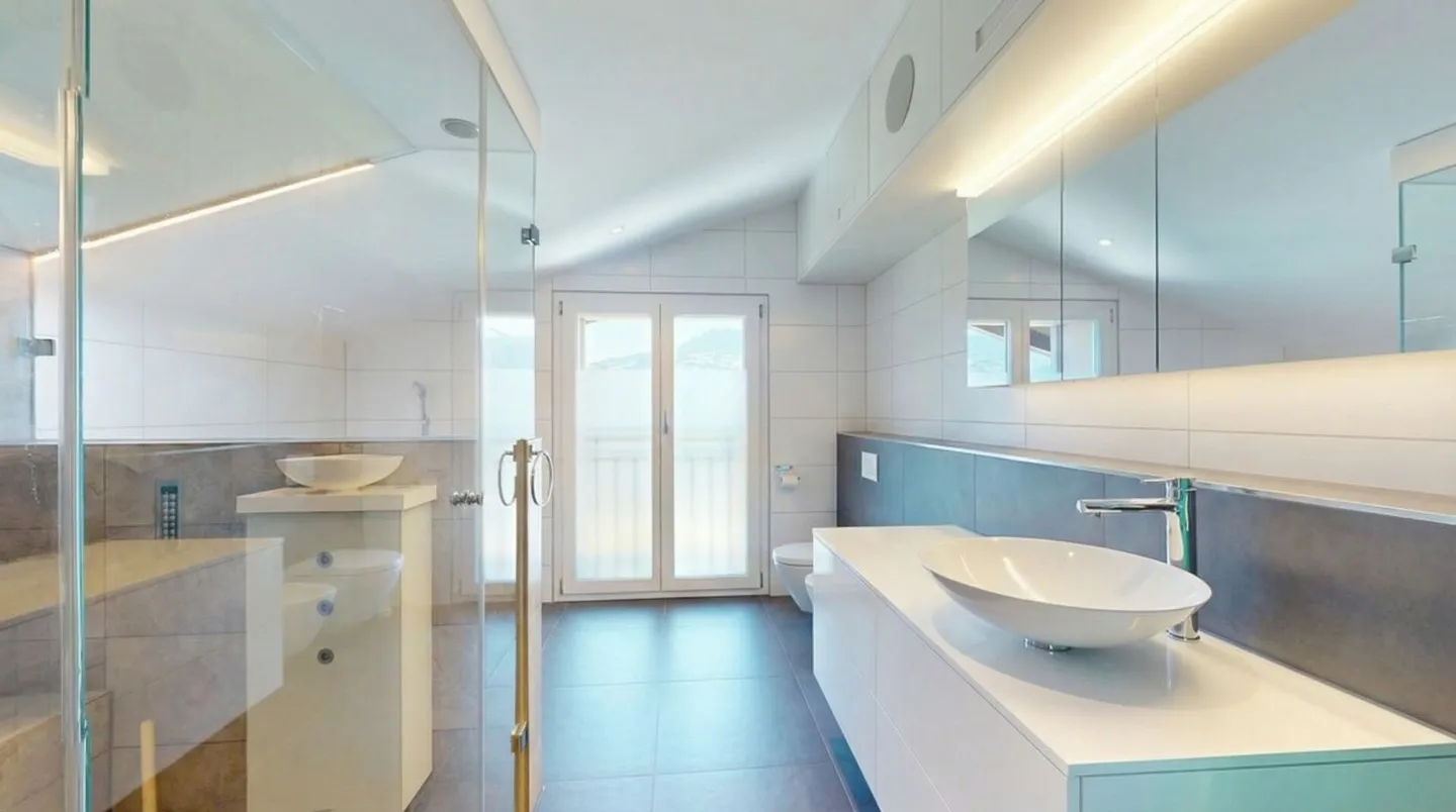 Moderne Dachgeschosswohnung mit spektakulärer Aussicht - Foto 8 di 14