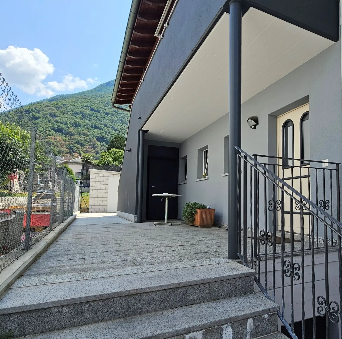 APPARTEMENT À ARBEDO AVEC GRAND JARDIN - Photo 1 sur 15