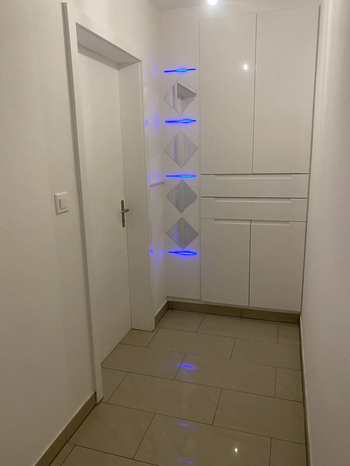 large 4-room apartment - Photo 4 of 11
