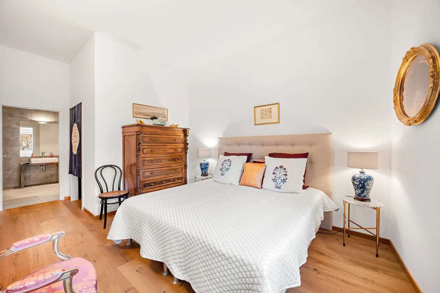 Magnificent family property in the heart of La Côte - Photo 9 of 11