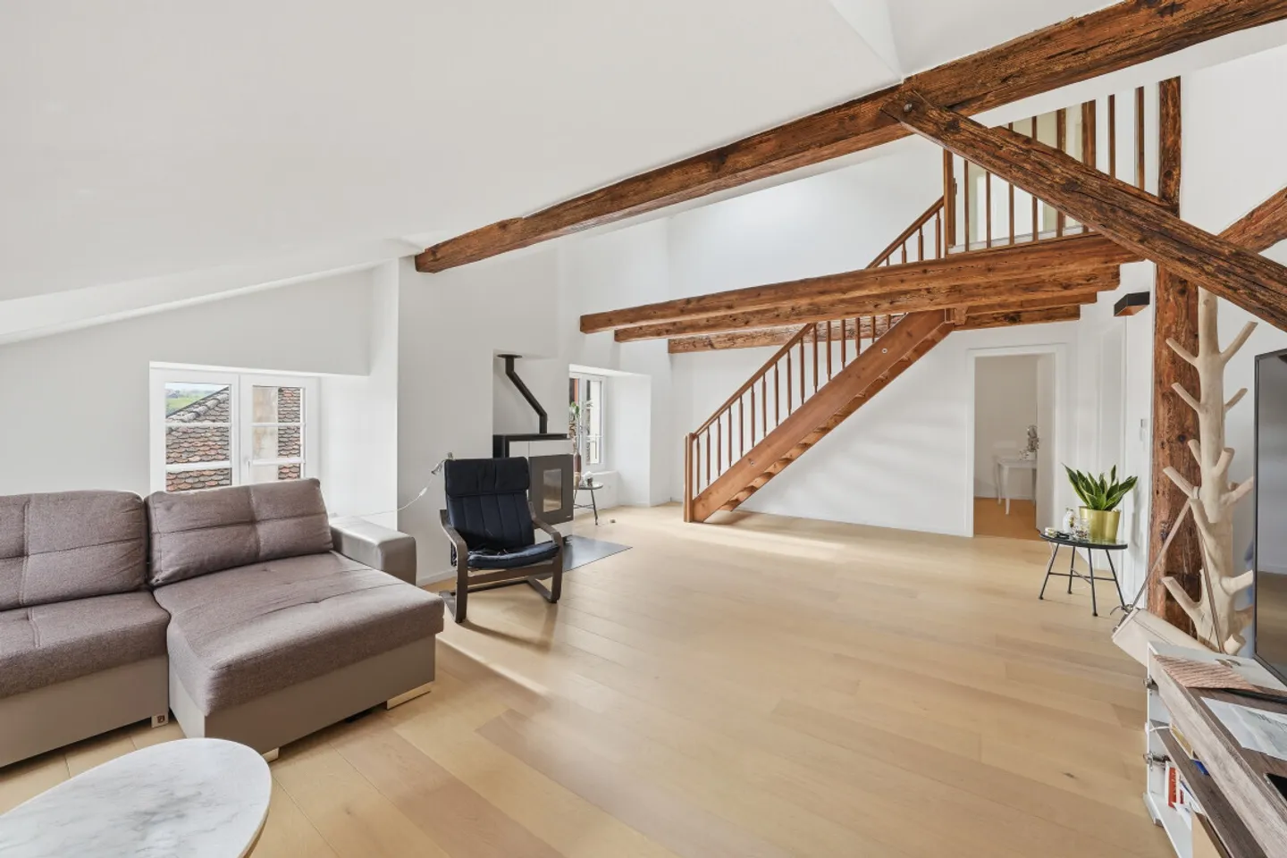 CHARM OF THE RENOVATED OLD - Photo 5 of 13