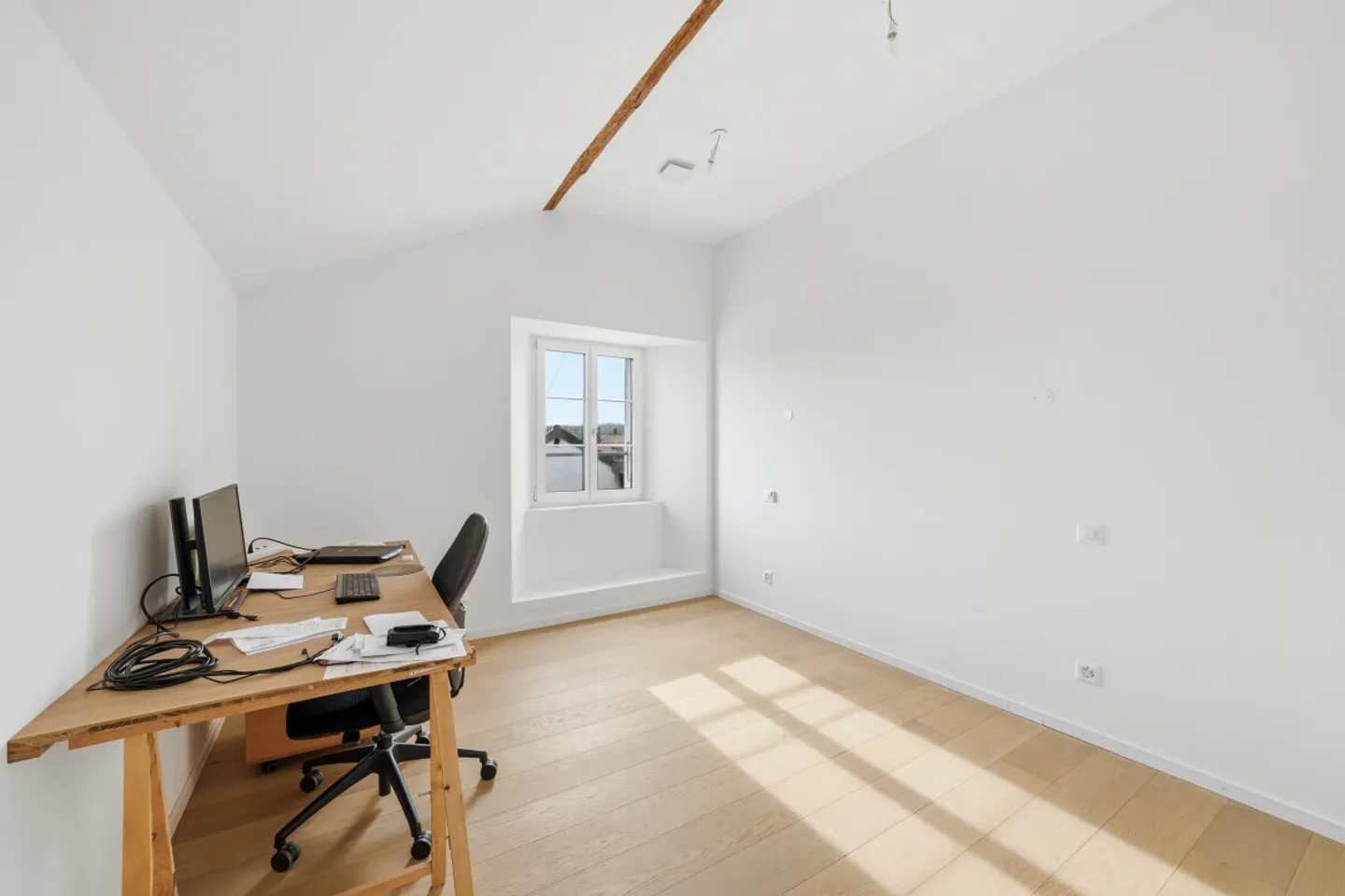 CHARM OF THE RENOVATED OLD - Photo 10 of 13