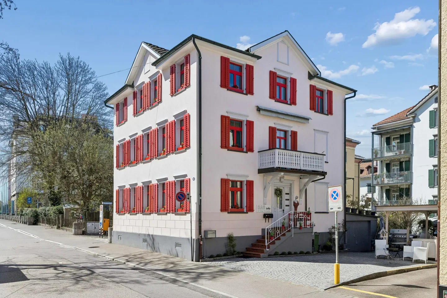 Charmantes Dreifamilienhaus in ruhiger Lage - Foto 1 von 10