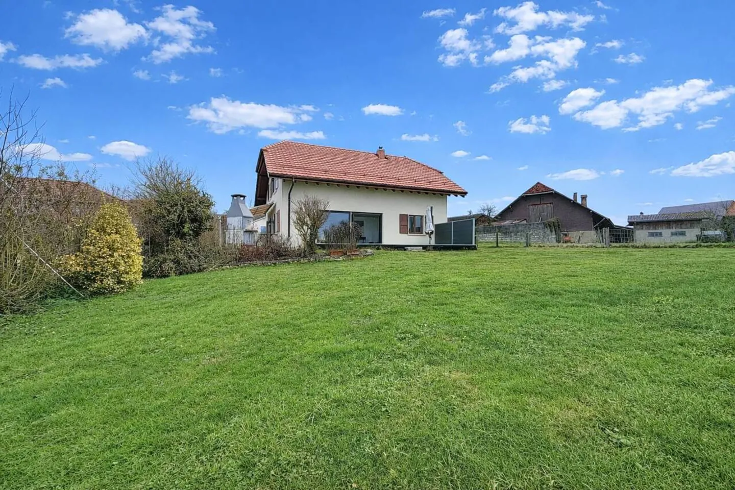 Villa indipendente con terrazza e giardino - Foto 1 di 13