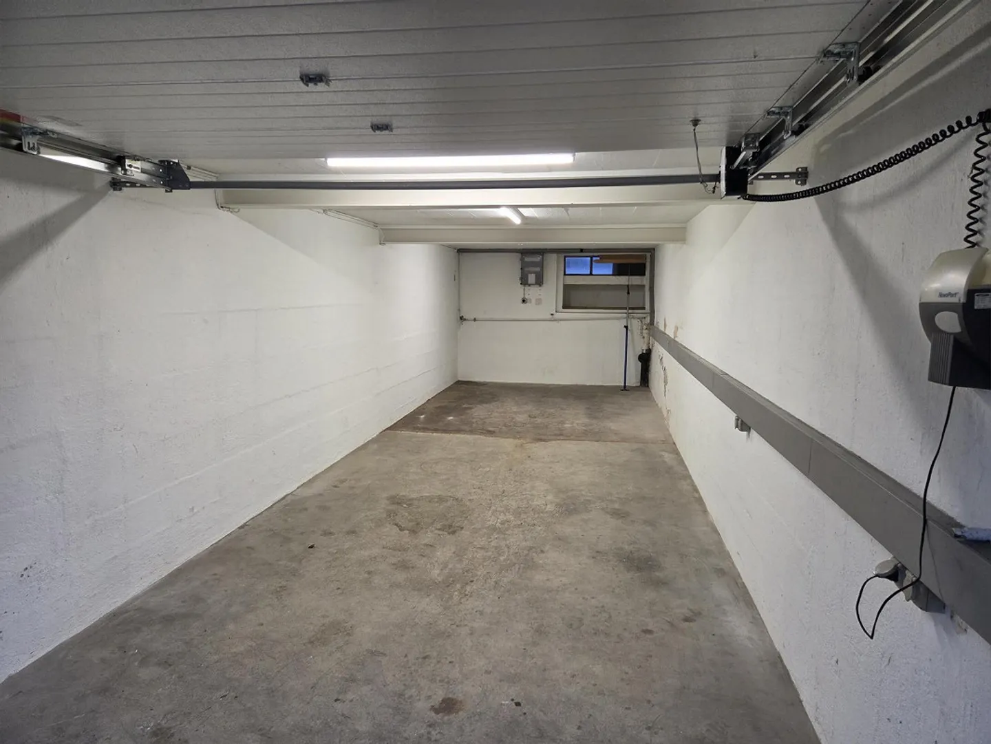 Garage central près de la gare - Photo 2 sur 4