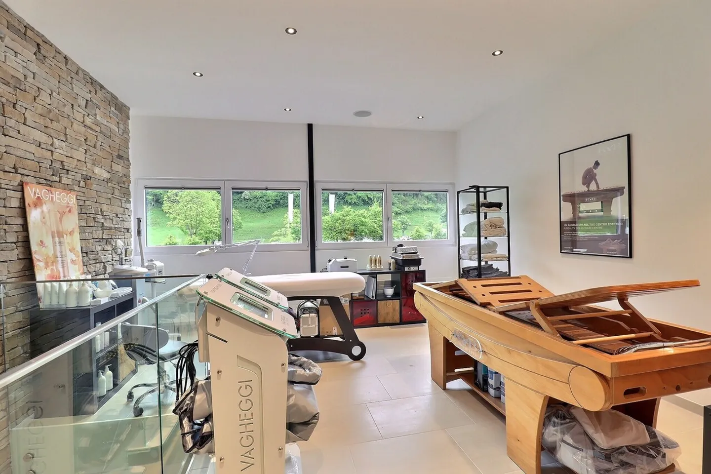 Stunning commercial duplex with storefront, street-facing - Photo 1 of 7