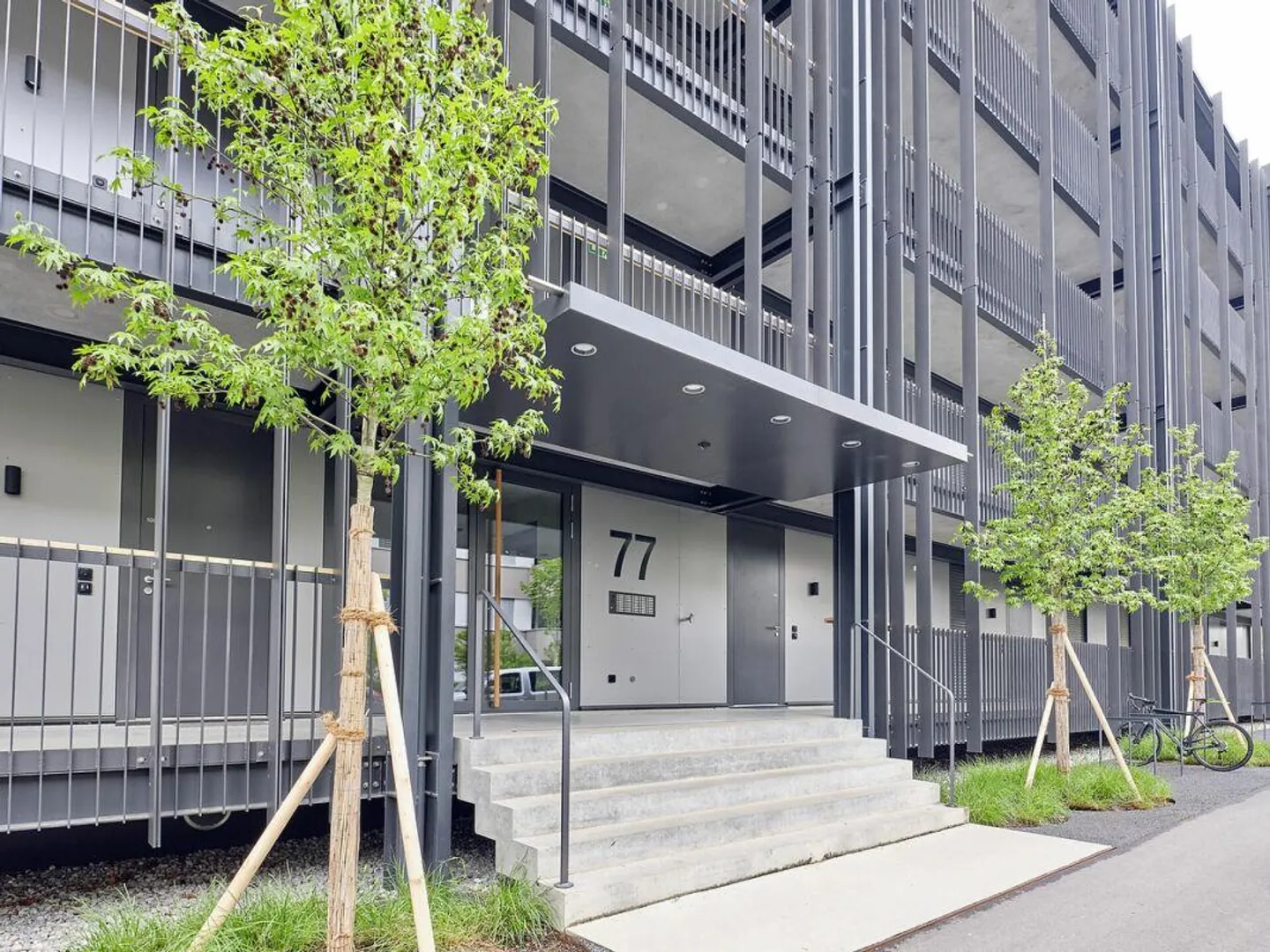 Bright 2.5-room apartment on the 3rd floor looking for new tenants - Photo 1 of 11