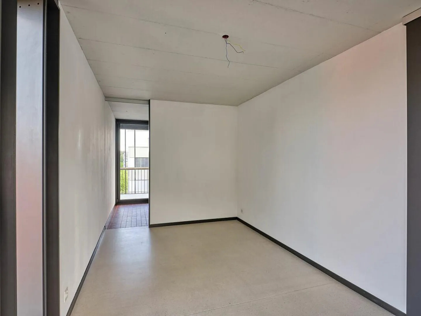 Bright 2.5-room apartment on the 3rd floor looking for new tenants - Photo 8 of 11