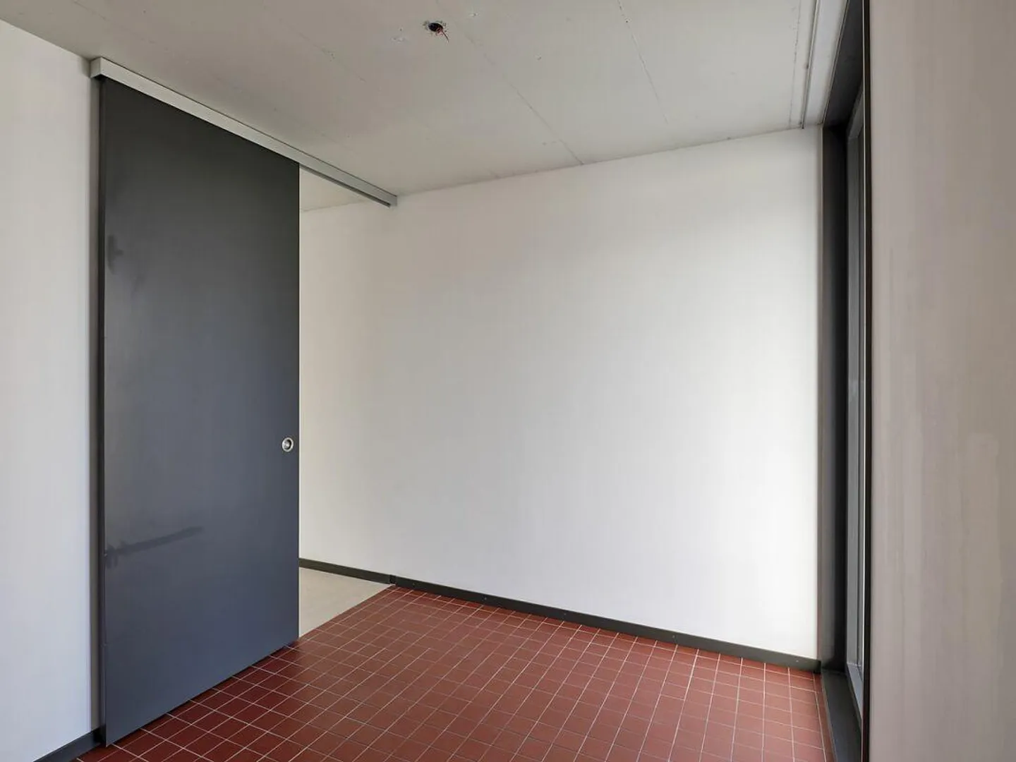 Bright 2.5-room apartment on the 3rd floor looking for new tenants - Photo 9 of 11