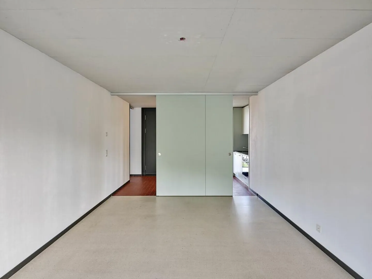 Bright 2.5-room apartment on the 3rd floor looking for new tenants - Photo 5 of 11