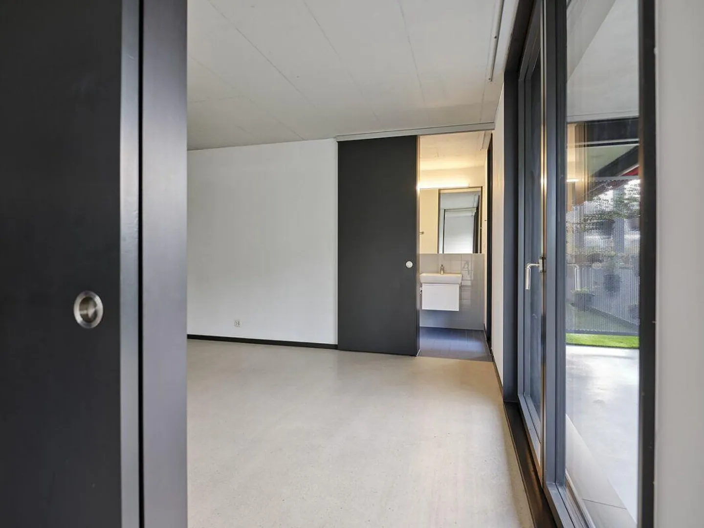 Bright 2.5-room apartment on the 3rd floor looking for new tenants - Photo 6 of 11