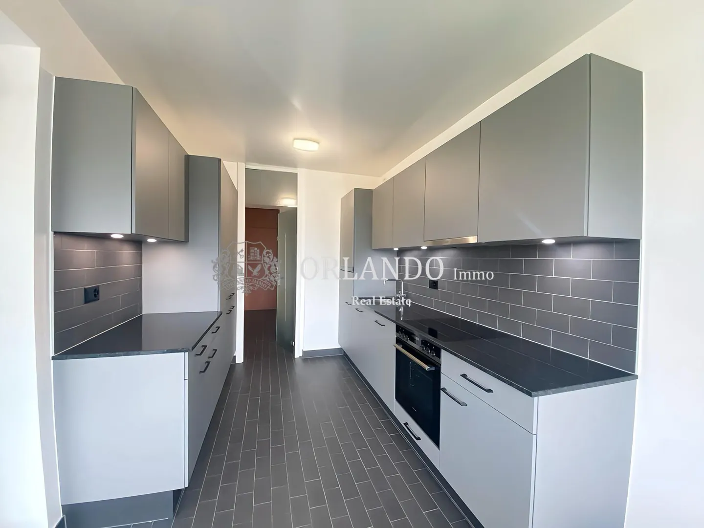 Spacious Apartment with Balconies - Photo 6 of 10