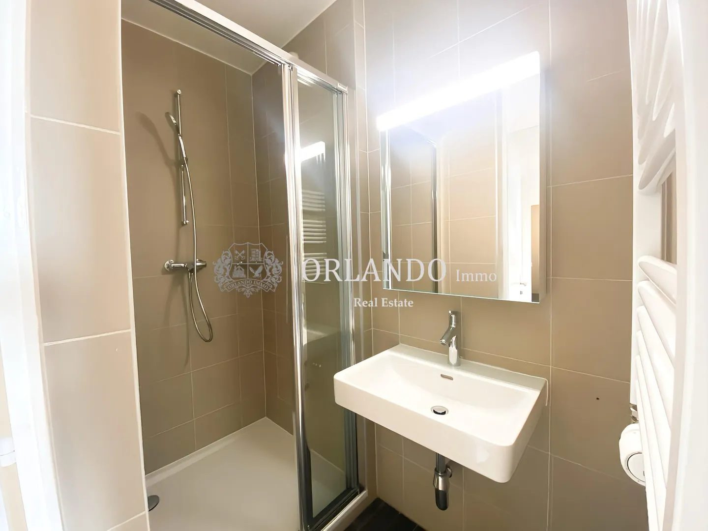 Spacious Apartment with Balconies - Photo 9 of 10