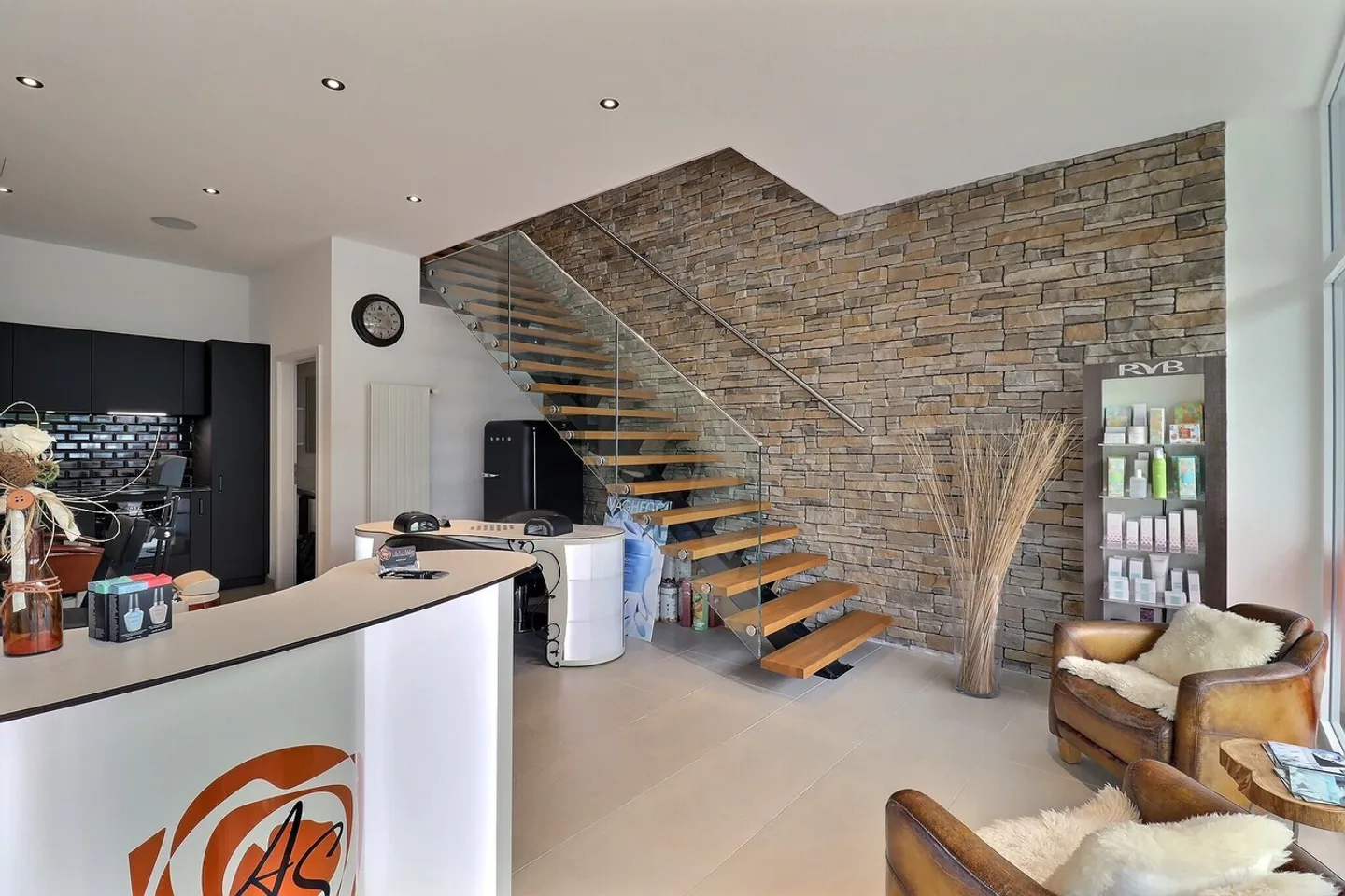 Stunning commercial duplex with storefront, street-facing - Photo 4 of 7